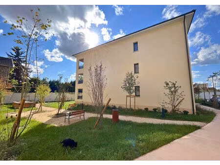 carre flore b204 - appartement 3 pièces de 60 m² avec loggia - bourgoin jallieu