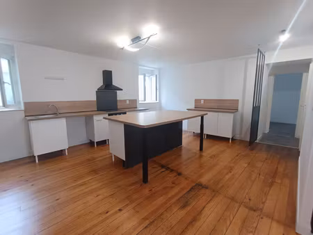 appartement 2 chambres en plein centre d'écommoy gare à 70