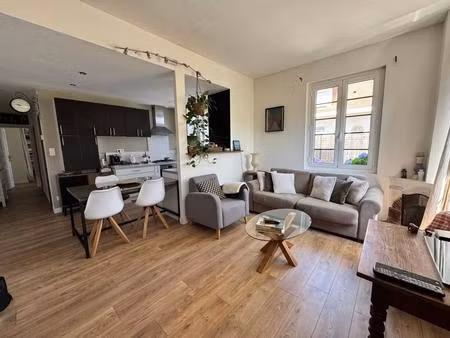 pau – t3 rénové avec terrasse de 16 m² et grand garage dans le très prisé quartier de tres