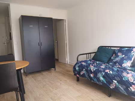 joli studio avec balcon  cave et emplacement de parking priv