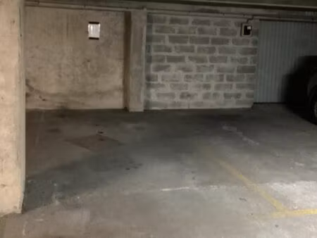 parking / box versailles 15 m2