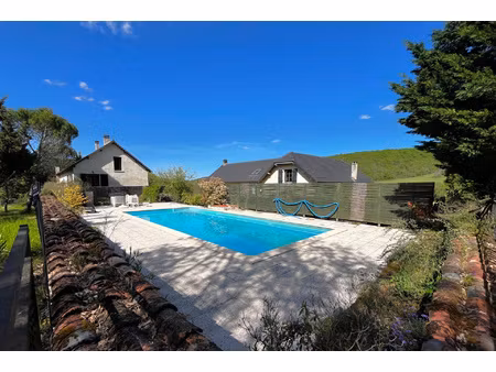 belle propriété à vendre  à 5 minutes du centre de gourdon