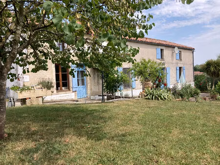 sud vendee - maison en pierre + rangée de dépendances (+ de 300m²) sur 1.15 hectares