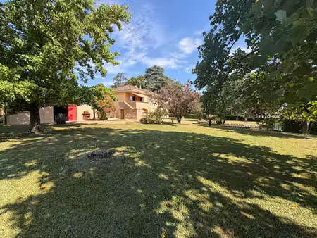 à vendre belle maison en très bon état  à moins de 10 min du centre-ville