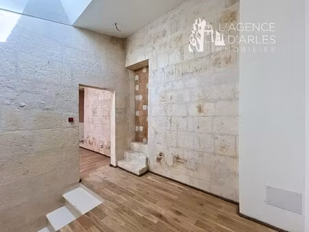 arles - maison de caractère rénovée au cœur du centre historique