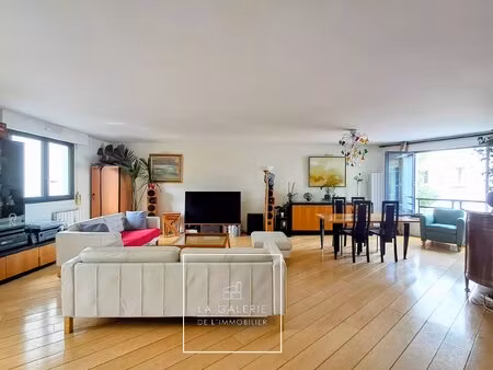 tres bel appartement familial de 170 m2 de 4 chambres au calme et proche de tous les comme