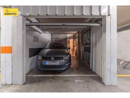 emplacement fermé/garage + cave. prix 40 000 00€