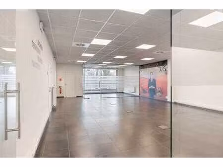 espace de bureau avec vue sur le parc hansens.