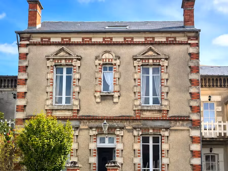 jolie maison de ville de belle construction à rénover quartier malus - carnot