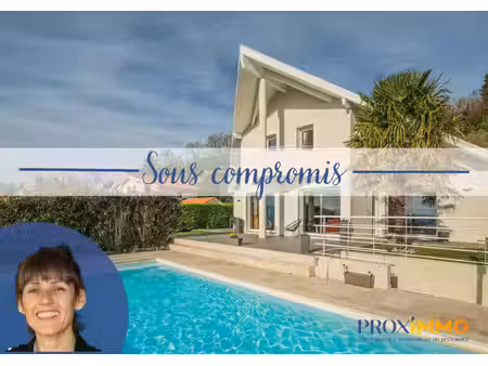 maison d'architecte avec piscine et vue panoramique