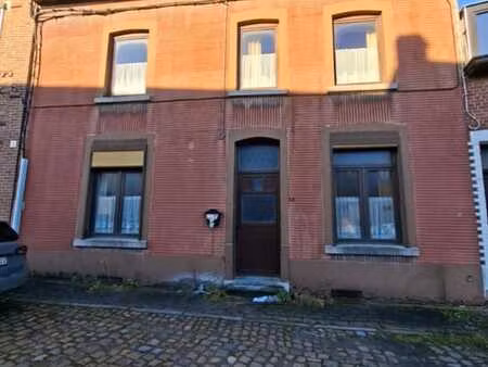 maison d'habitation 2 façades à rénover avec jardin