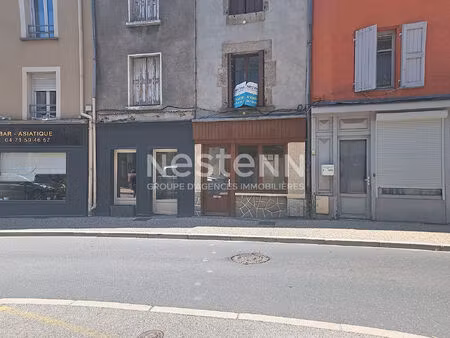 centre yssingeaux maison de ville à rénover avec petite terrasse et cave