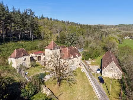 exclusivite - secteur gourdon - demeure de caractère de charme et dépendances sur 18ha...