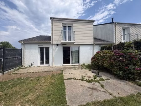 maison - 83 10 m2 - 3 pièces - non meublé