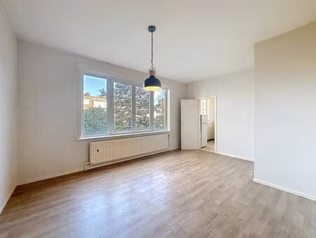 studio à louer à rue alphonse renard 64 ixelles (vbe41363)