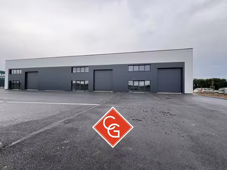 bâtiment artisanal neuf avec possibilité de séparer en 3 lots
