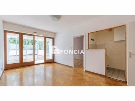 à vendre – appartement 2 pièces avec véranda et exceptionnelle terrasse de 25 m² – nancy c