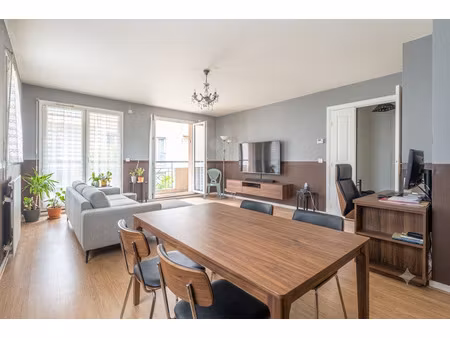 appartement de 75m2  avec balcon de 5 50m2  situé avenue du