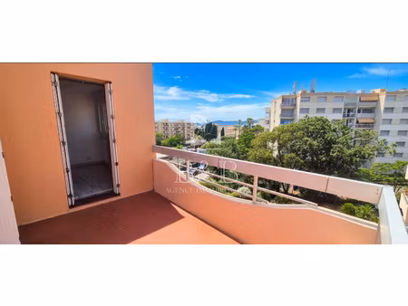 saint-raphaël centre-ville dernier étage avec ascenseur