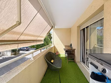 salon de pce  appartement t2 avec balcon et garage