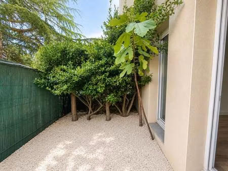 studio entièrement rénové avec jardin privatif