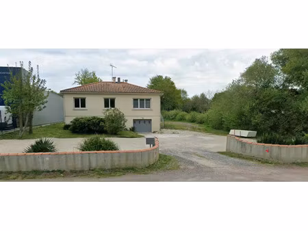 location maison 4 pièces 82 m² à coëx (85220)