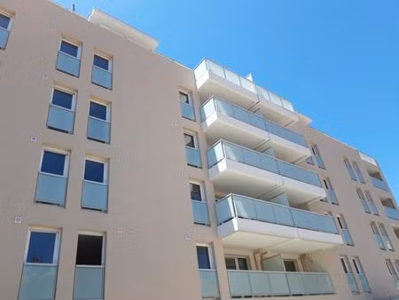 t2 avec balcon et parking à toulon