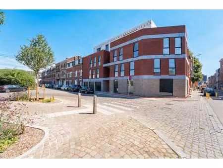 rdc commercial de 104m²– quartier des vennes