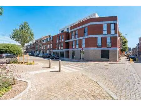 rdc commercial de 104m²– quartier des vennes