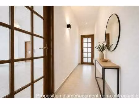 maison familiale avec beaux volumes et jardin