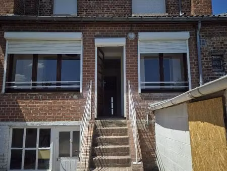 lens  proche des axes autoroutiers  à louer maison de ville t4