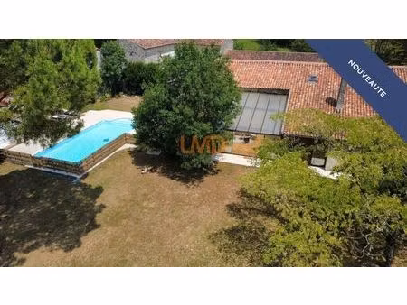 demeure ancienne rénovée avec piscine