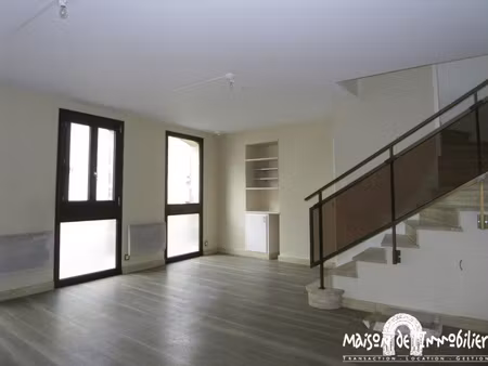 a louer à segonzac (charente) - maison de ville - 2 pièces -