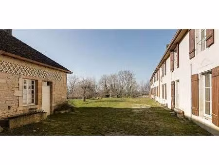 maison avec jardin et terrasse gy (70)
