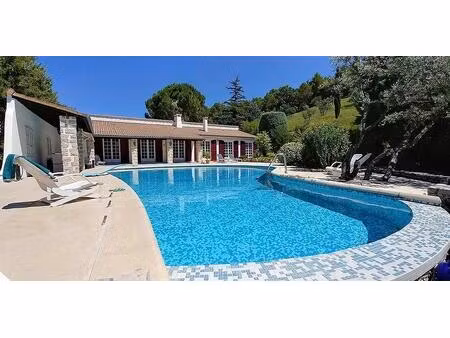 maison individuelle et dépendance sur 7000 m²e