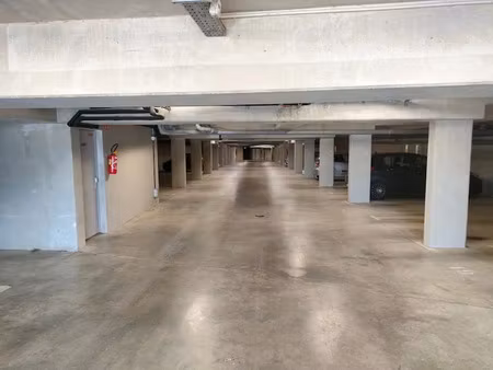 vente parking à angers (49000)  9 800 €