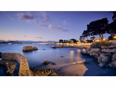 à vendre – superbe 2 pièces traversant avec aperçu mer au cœur de juan-les-pins – gare & p