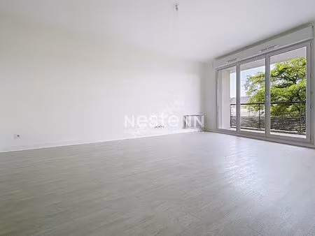 appartement t2 avec balcon et parking ? centre d'avrillé