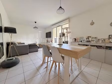 2 pieces centre-ville de brunoy
