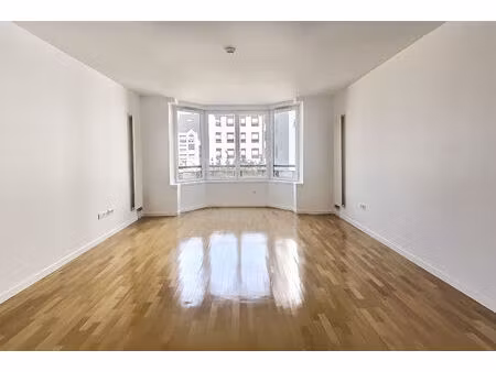suresnes promenade sisley  appartement 3 pièces avec parking  cave  lumineux  sans travaux