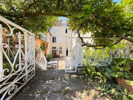 maison en hypercentre de 325 m² avec garage