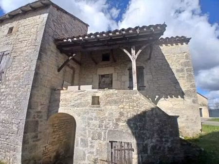 ensemble en pierre à restaurer totalement 20 mn nord de cahors