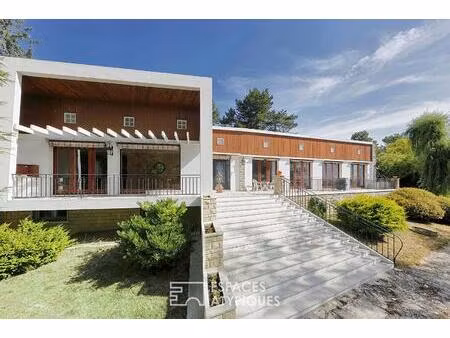 maison d'architecte de plain-pied avec vue panoramique sur la vallée
