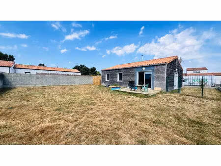 maison 2 chambres  ossature bois  486 m² de terrain.