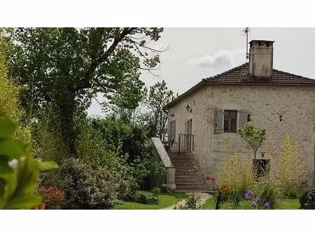 propriété .gite et chambres d'hotes . cahors / saint cirq lapopie