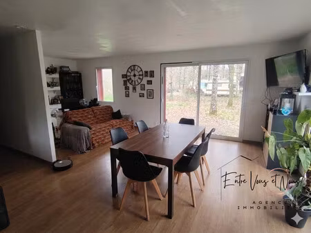 maison en bois sur pilotis
