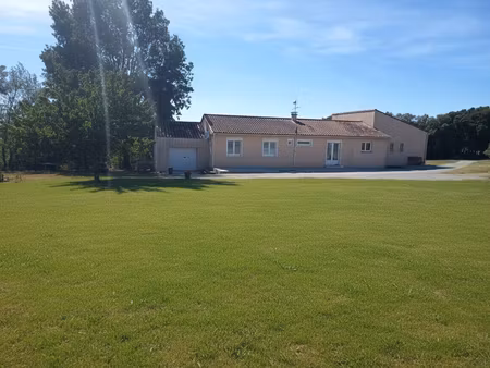 villa de plain-pied de 200 m² sur 6550 m²