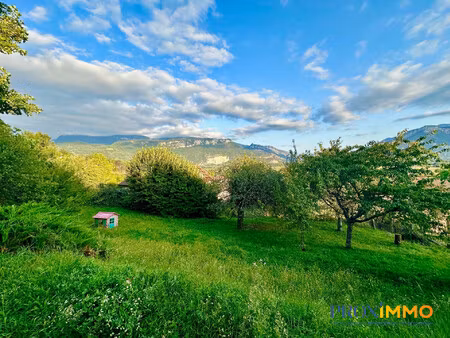 parcelle de terrain constructible d'environ 1270 m²  non viab