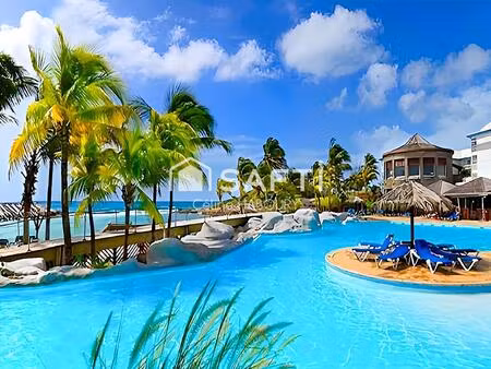 superbe studio en rez de chaussee avec vue sur la piscine et vue mer route touristique a s