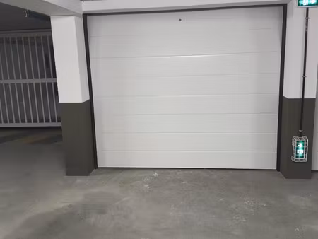 grand garage à louer